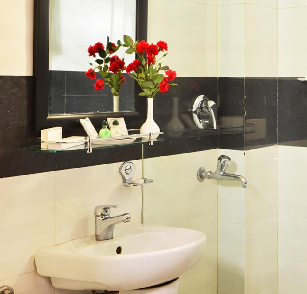 Hotel Shanti Palace West Patel Nagar New Delhi Eksteriør bilde